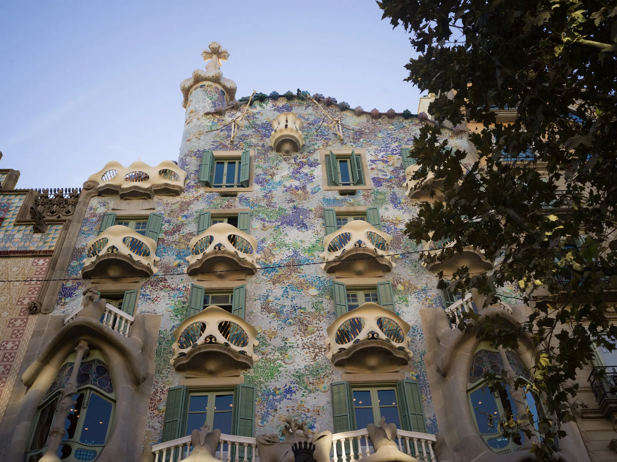 Будинок Бальо, один із шедеврів Гауді, у Барселоні.